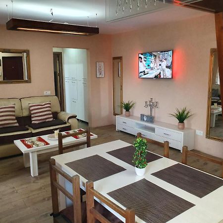 Central Apartament Cristian Arad Kültér fotó